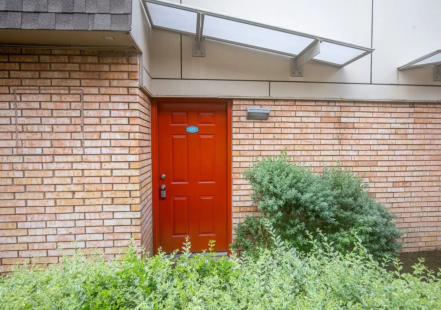 BWT - Brentwood Townhomes — Photo 1