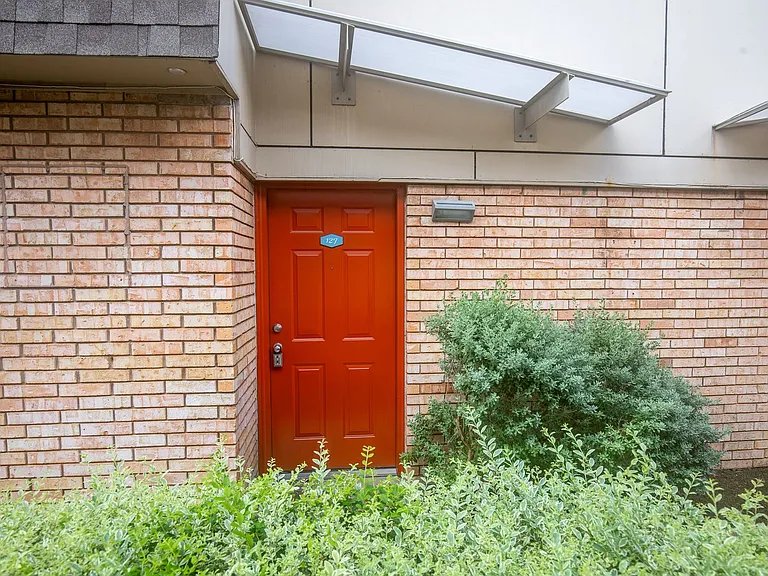 BWT - Brentwood Townhomes — Photo 1