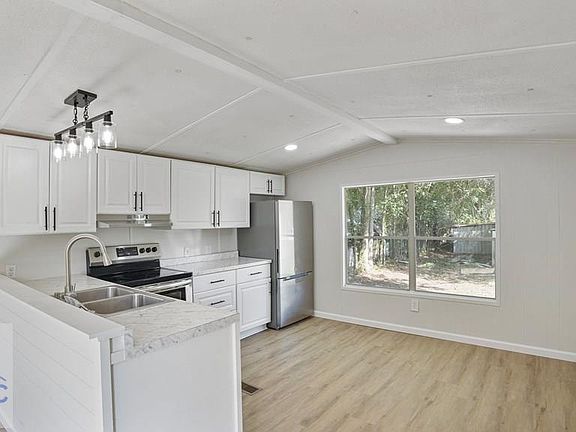 2nd image of 50 Sangster Rd