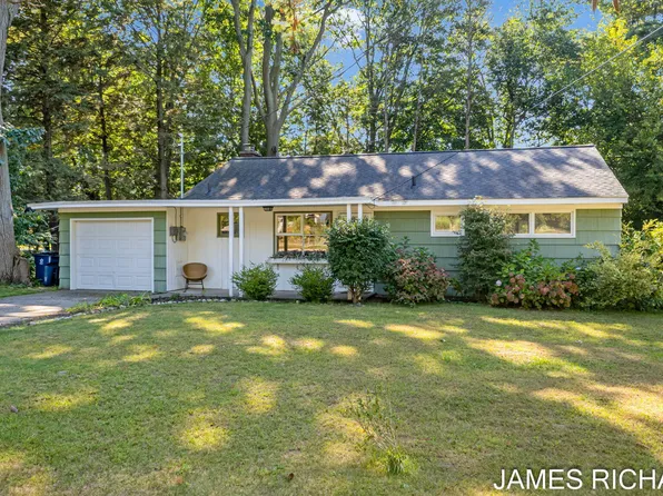 14947 Lakeshore Dr, Grand Haven, MI 49417