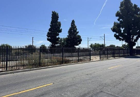 4th image of 13707 S Willowbrook Ave