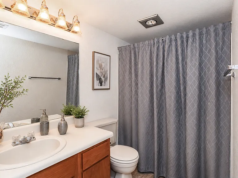 Willow Creek Apartments — Photo 27
