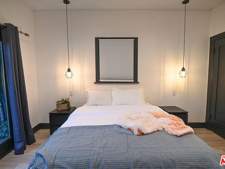 1019 N Orange Grove Ave — Photo 16