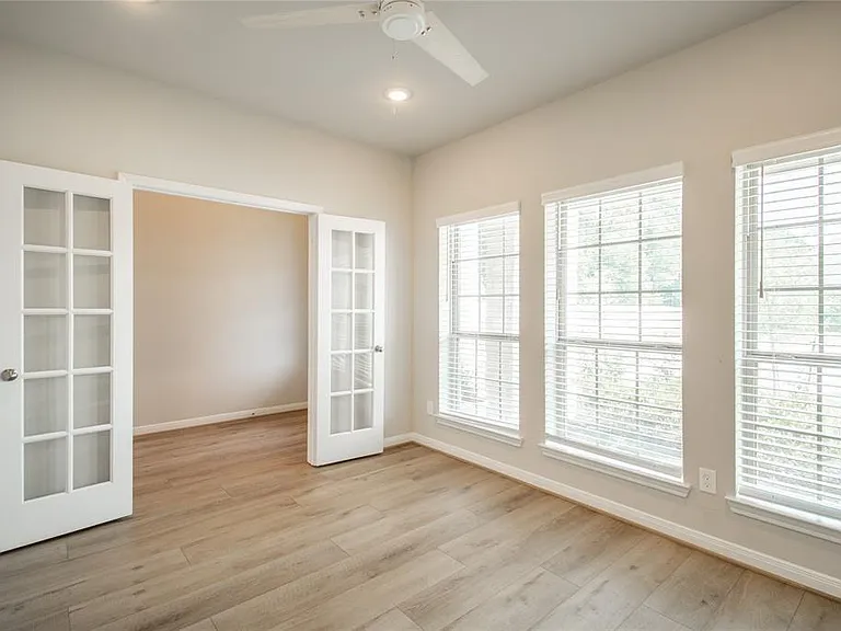 21449 Kings Guild Ln — Photo 32