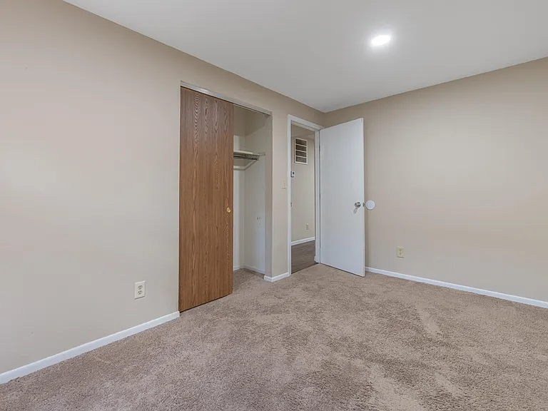 8717 Meadowcreek Dr — Photo 15