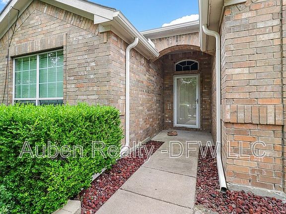 2nd image of 1201 Caroline Dr
