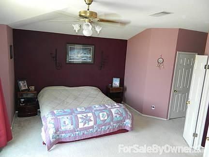 Master Bedrm w/Lake View & walkin closet
						:
						master bath w/dbl vanity, sep shower, garden tub, enclosed toilet; Great View