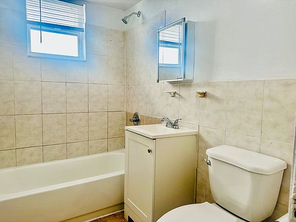 3rd image of 1801 NW 2nd Ct APT 202