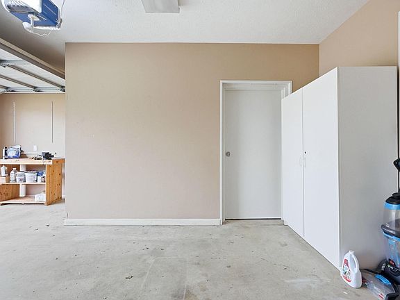4th image of 1605 Jackson Dr