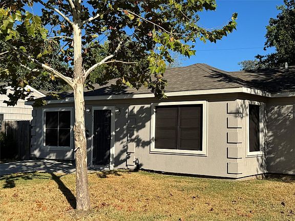 3rd image of 903 Roper St