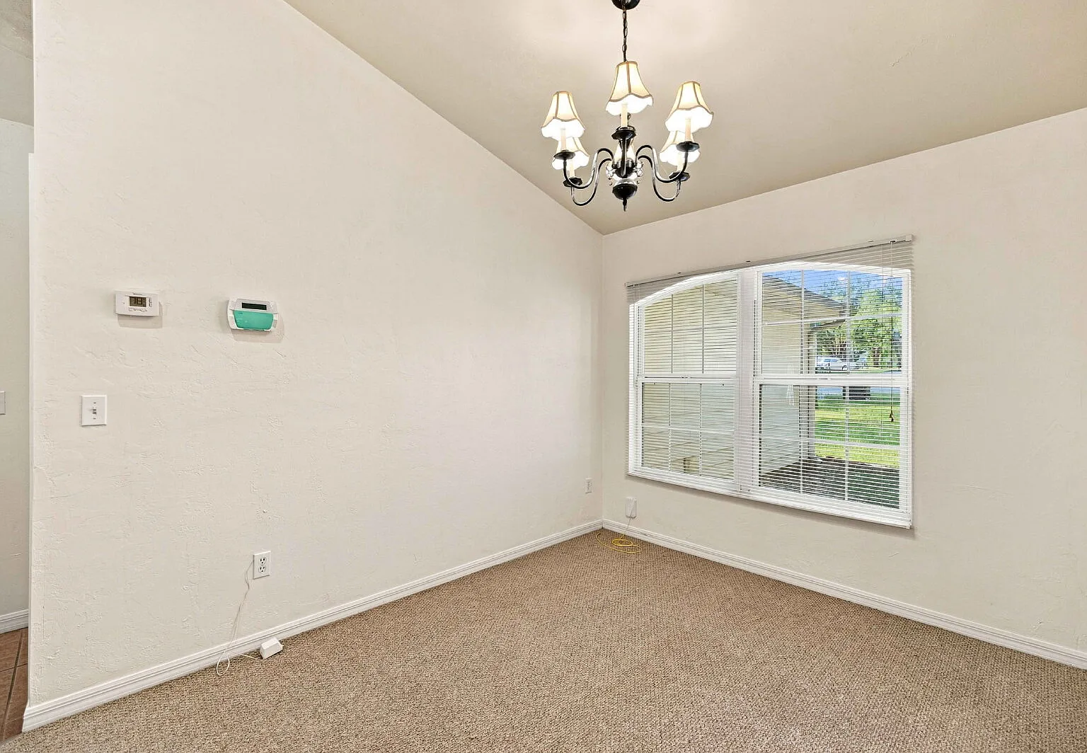 3 bed, 2.0 bath, 1411 sqft, $1,895 — Photo 4