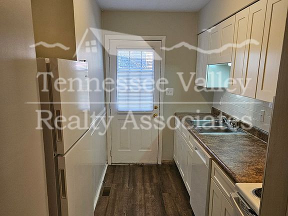 4th image of 2810 Avery Cir