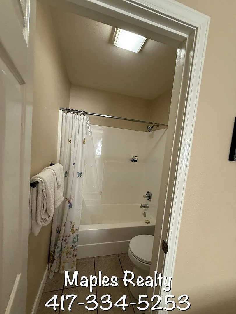 Building Photo - 200 Golf View Dr #D-11