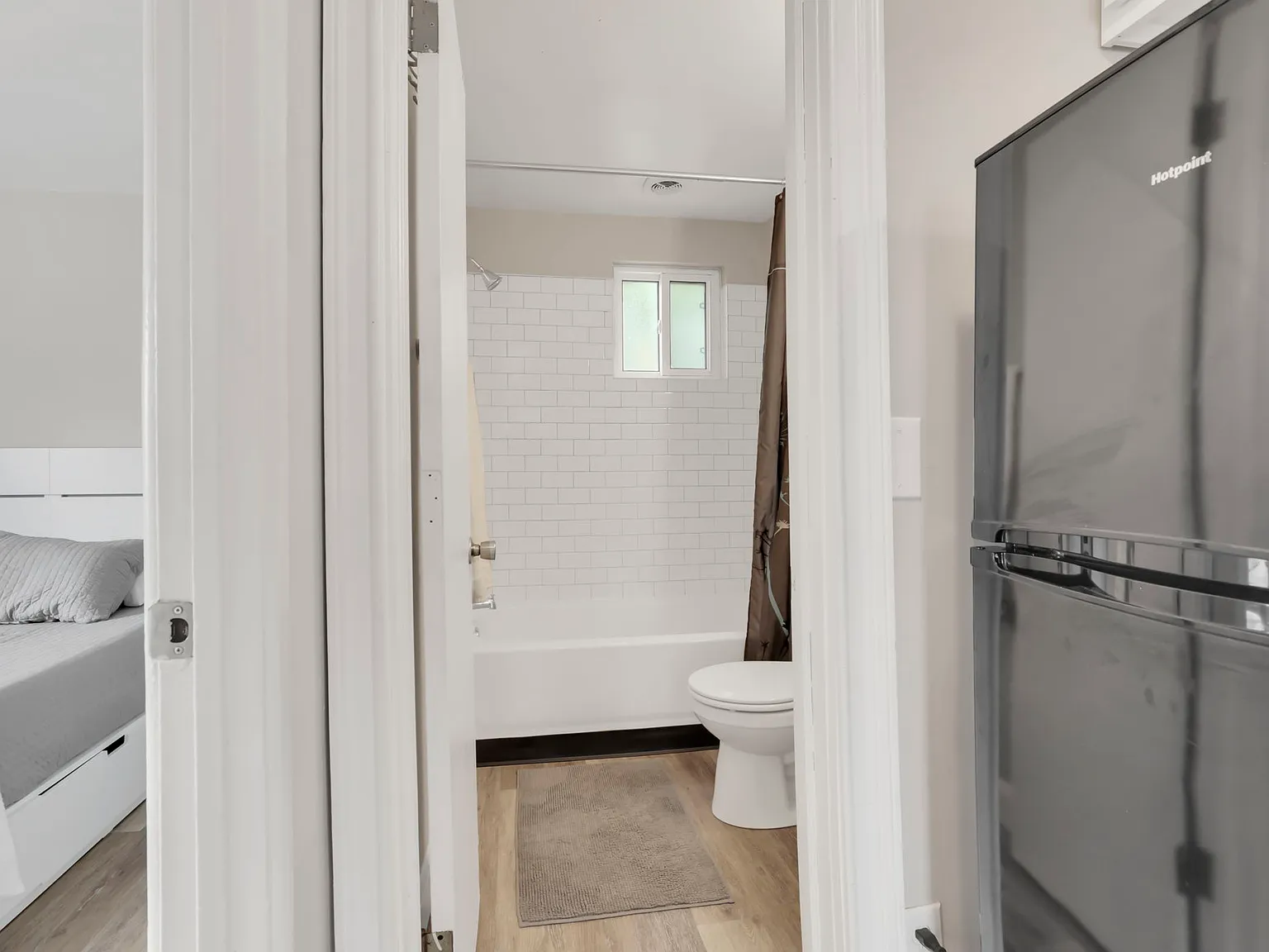 1 bed, 980 sqft, $1,300 — Photo 4