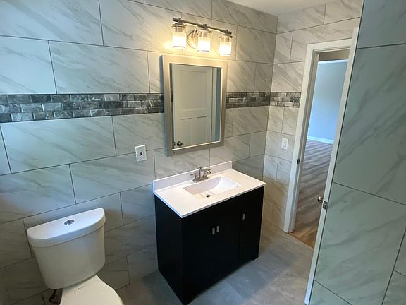 4th image of 3039 California St NE #1