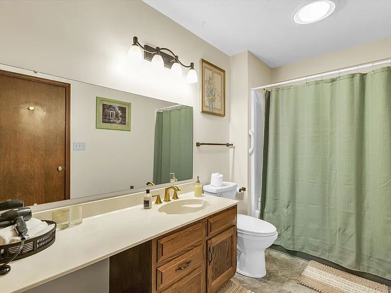 1 Lyndhurst Village Ct — Photo 13