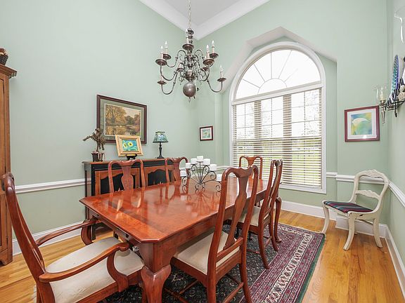 Gorgeous window in dining 