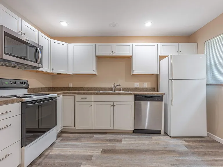 1822 W Schantz Ave #1822 — Photo 8