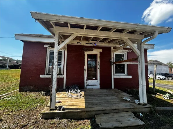 707 High St, Dresden, OH 43821