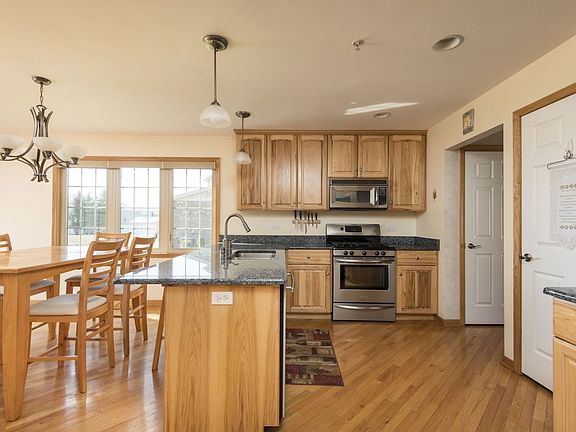 4th image of 9409 Saratoga Ct