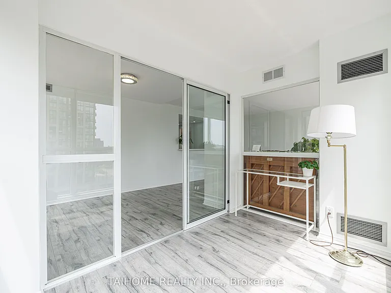 28 Hollywood Ave #809 — Photo 10