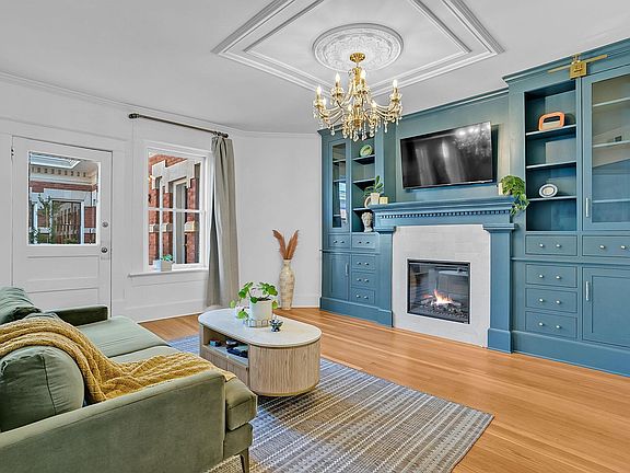 3rd image of 400 E Washington St Unit 24