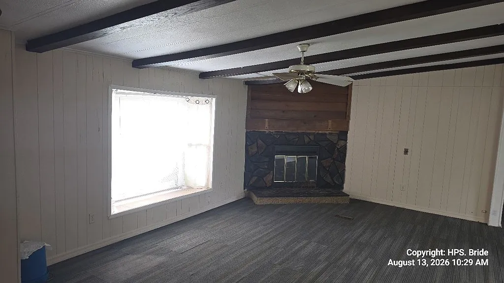 Spacious 3BR Manufactured Home with Central A/C right off Archer Road and 1 mile from I-75. — Photo 2