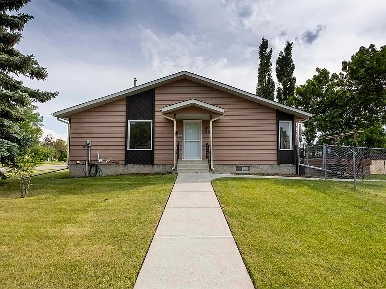 48 Greystone Dr — Photo 2