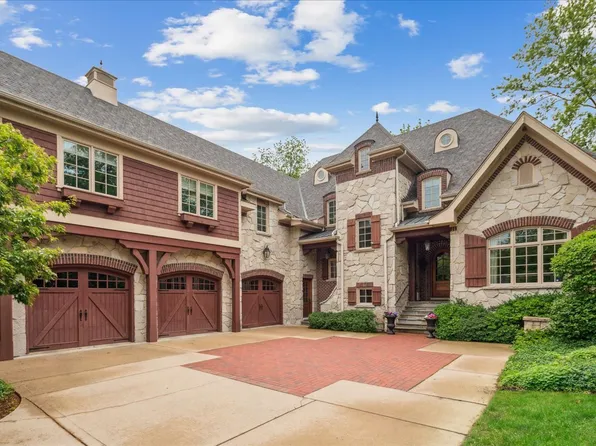 2122 Stonebridge Ct, Wheaton, IL 60189