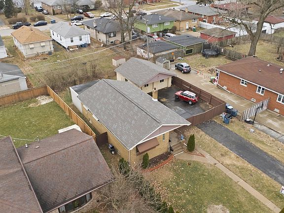 5th image of 866 Greenbay Ave