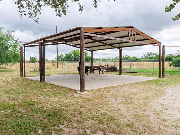 3rd image of 7016 El Lucero Ln