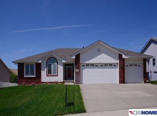 21214 Shiloh Dr, Gretna, NE 68028