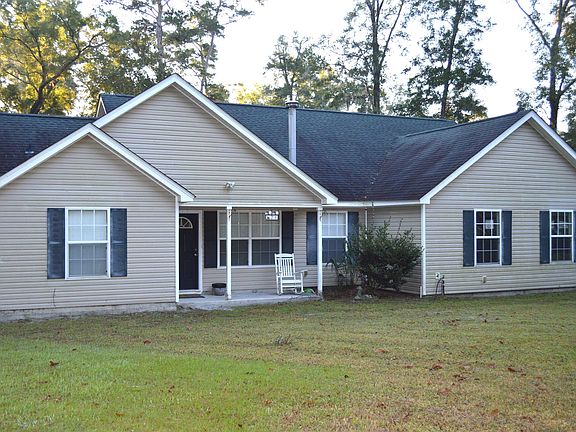 3rd image of 21 Marsue Dr