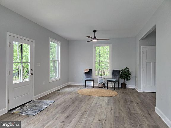 4th image of 825 Panther Dr