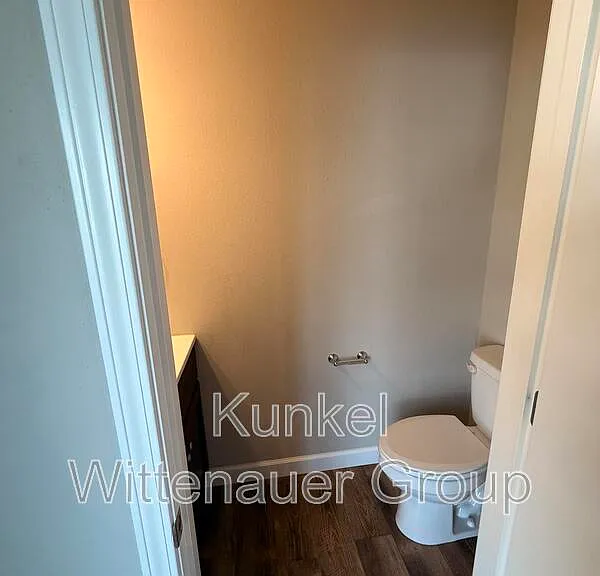 8401 Allied Way — Photo 8