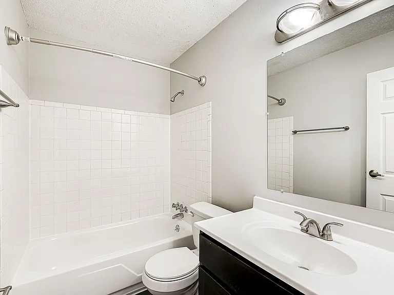Ninth Avenue Apartments — Photo 40