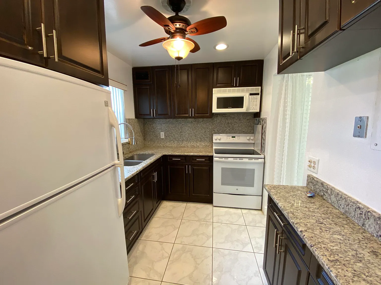 2 bed, 2.0 bath, 812 sqft, $1,650 — Photo 4