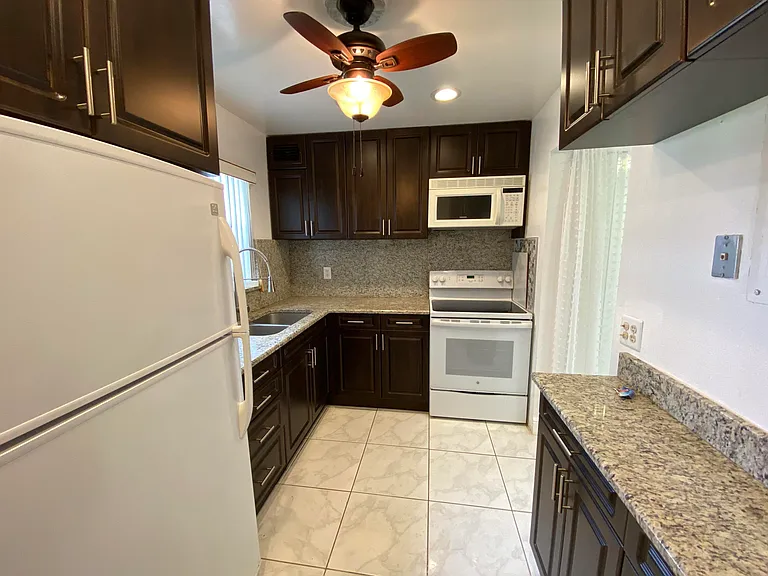 138 Lake Frances Dr — Photo 4