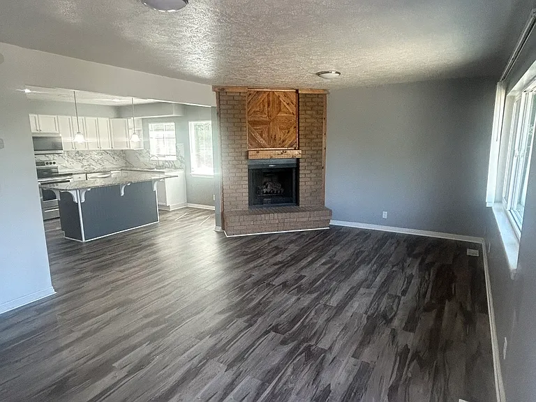 1715 E Fort Union Blvd — Photo 2