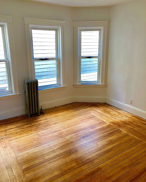 2nd image of 4 Alpine St