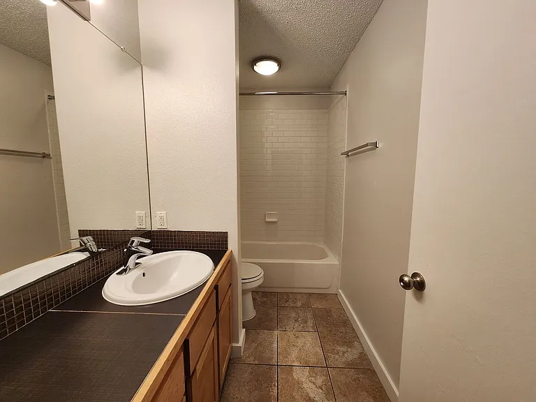 Oak Creek — Photo 29