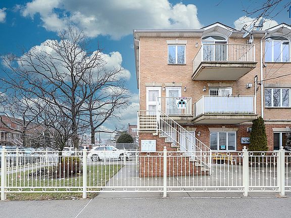 2nd image of 2571 Harway Ave #2B