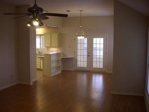 2nd image of 1005 Green Meadow St