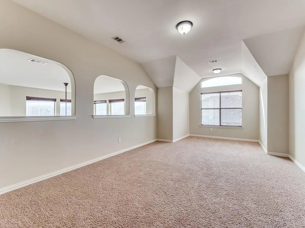 5 bed, 3600 sqft, $3,799 — Photo 3