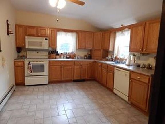 5th image of 158 Washington St