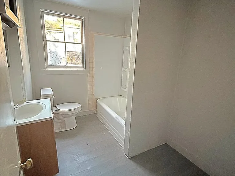 638 Carbon St — Photo 6