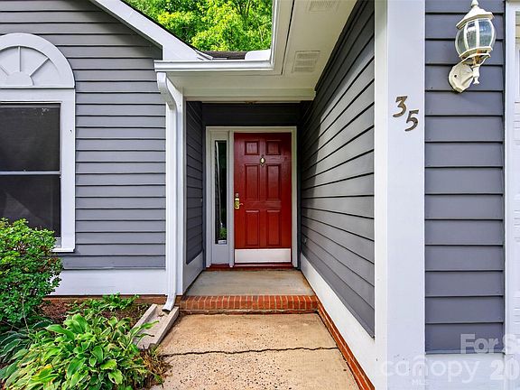 2nd image of 35 Marlwood Ct #136