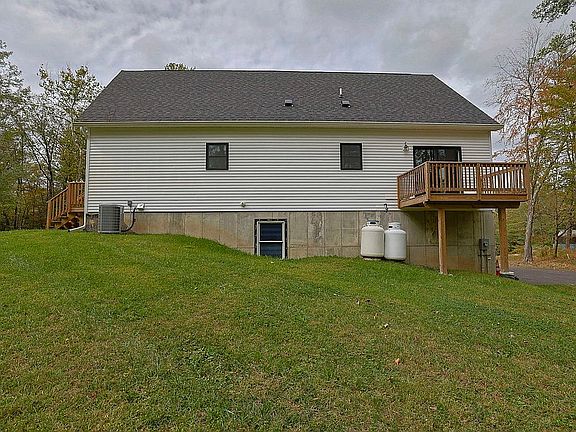 3rd image of 10 Ledgewood Dr