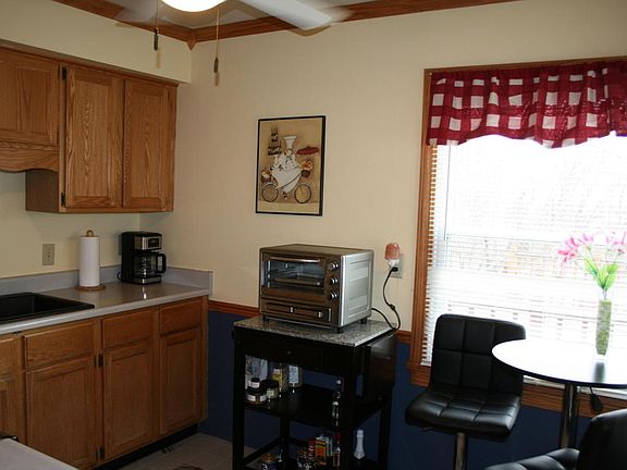 2nd image of 975 Birchwood Dr