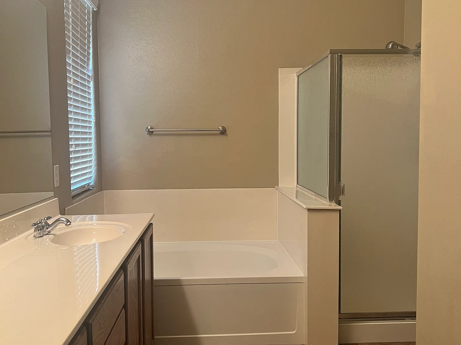 3 bed, 1636 sqft, $2,000 — Photo 3